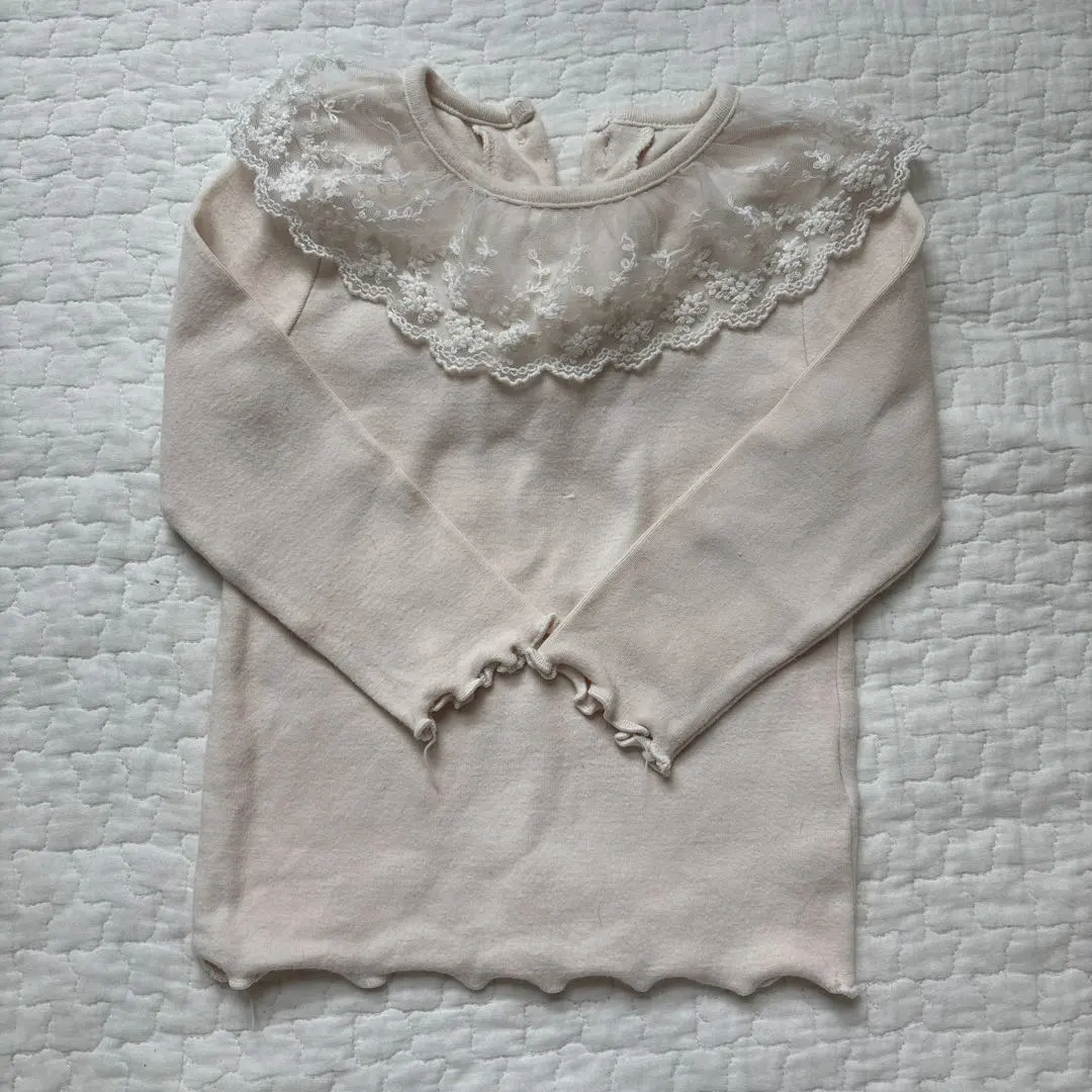 Thumbnail of Cream-colored long-sleeved T-shirt with lace