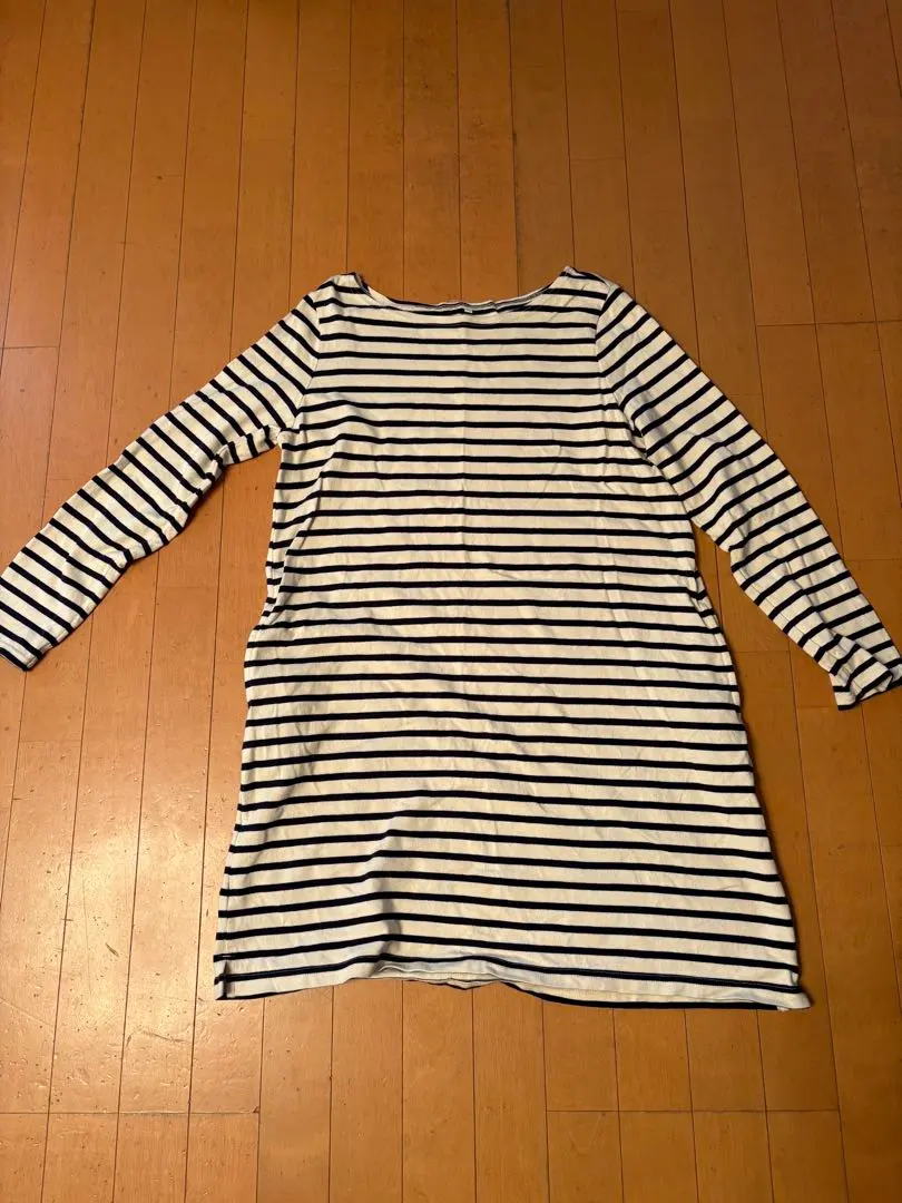 Thumbnail of Striped L-size long-sleeved tunic