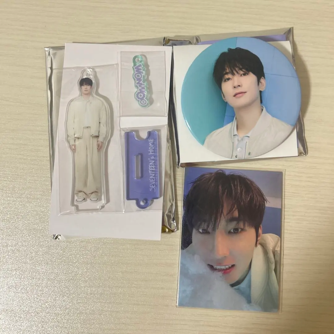 圓佑 home 2024 小卡 壓克力鑰匙圈 徽章 seventeen 97 的縮圖