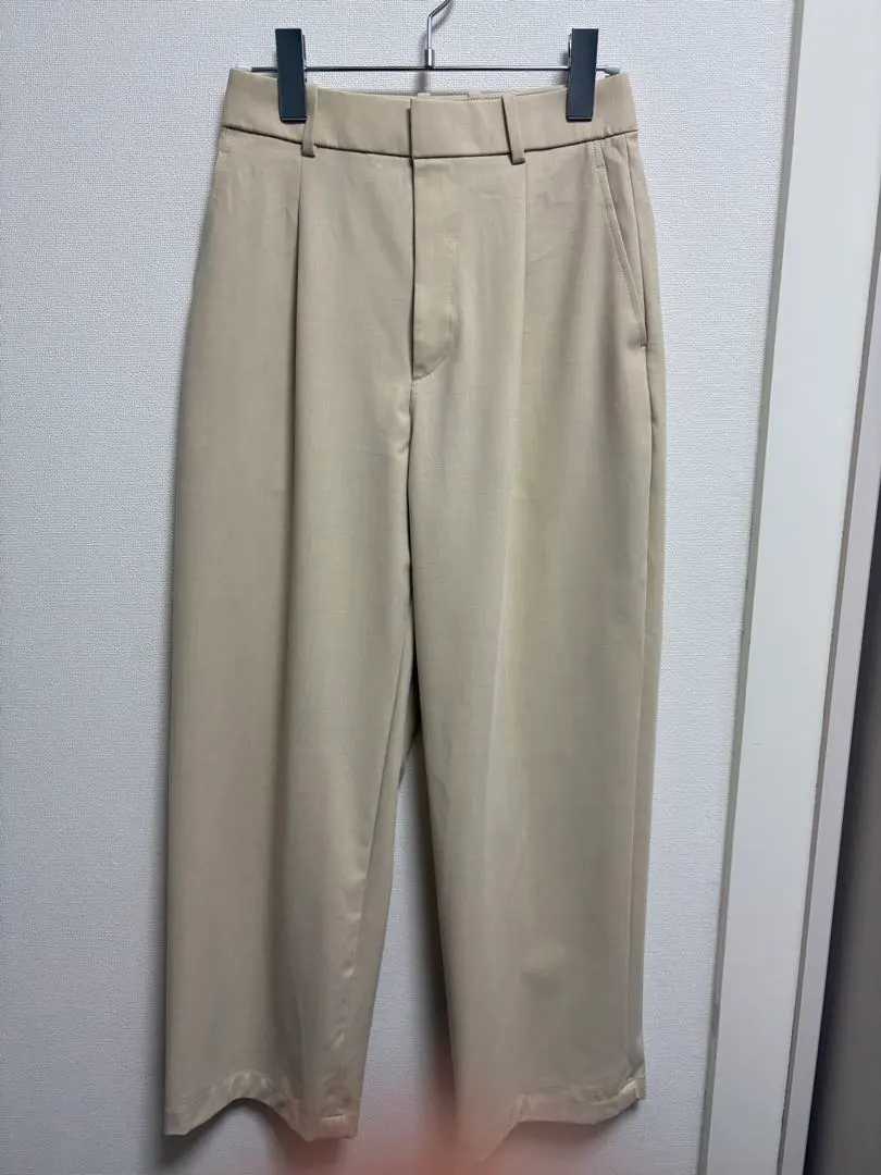 Thumbnail of Uniqlo Tuck Wide Pants S Natural