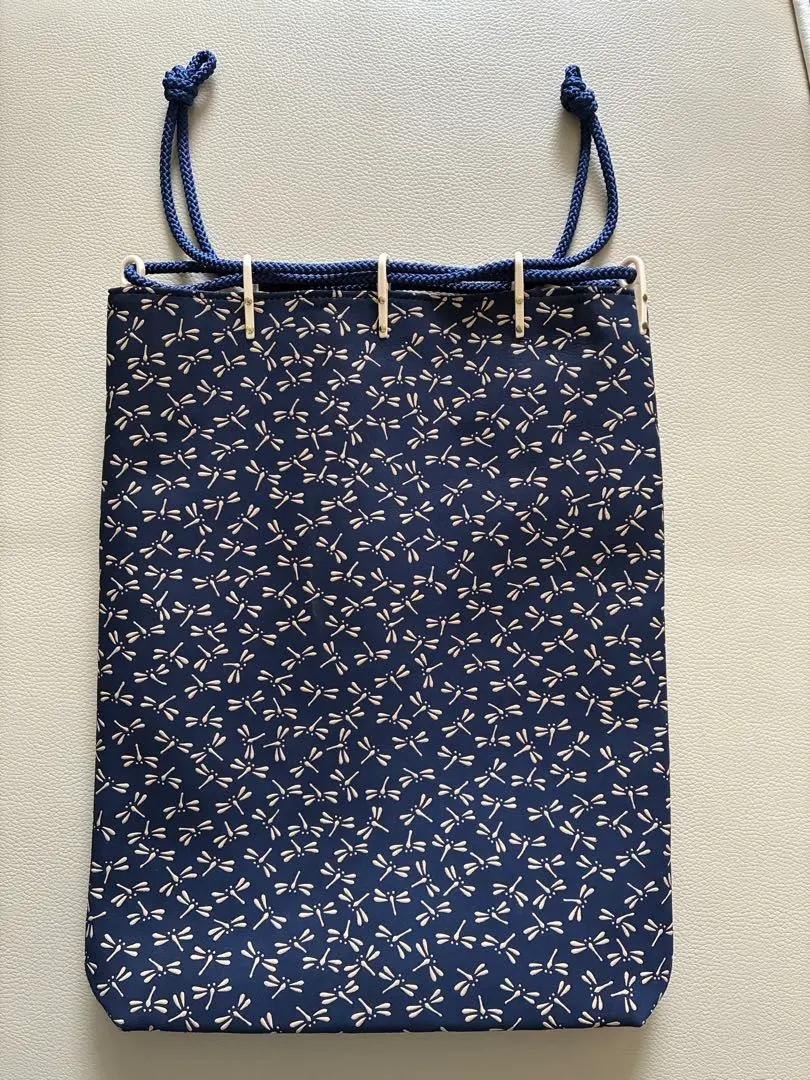 印傳屋 合切袋（大）附帶暗格 蜻蜓 紺底×白漆 鹿革 印傳 的縮圖