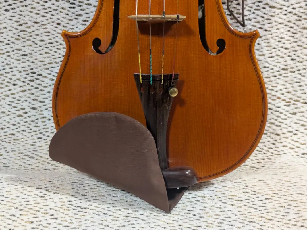 Thumbnail of Unobtrusive Chin Rest Cover for Violin/Viola (Brown) - Compatible with Guarneri and Kaufmann Types