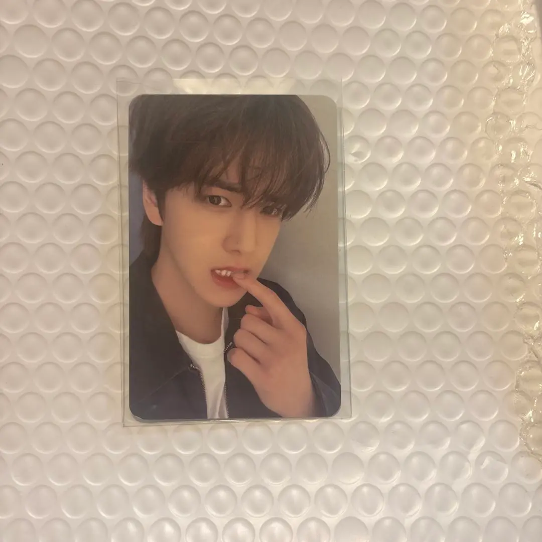 Thumbnail of THE BOYZ Younghoon trading card lucky draw