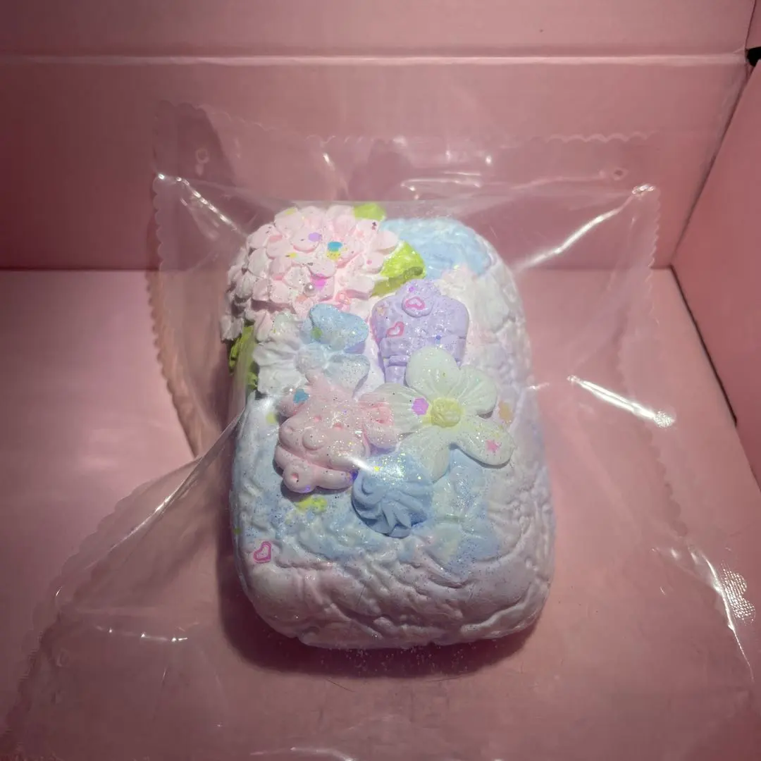 Thumbnail of Pastel-colored flower cake squishy