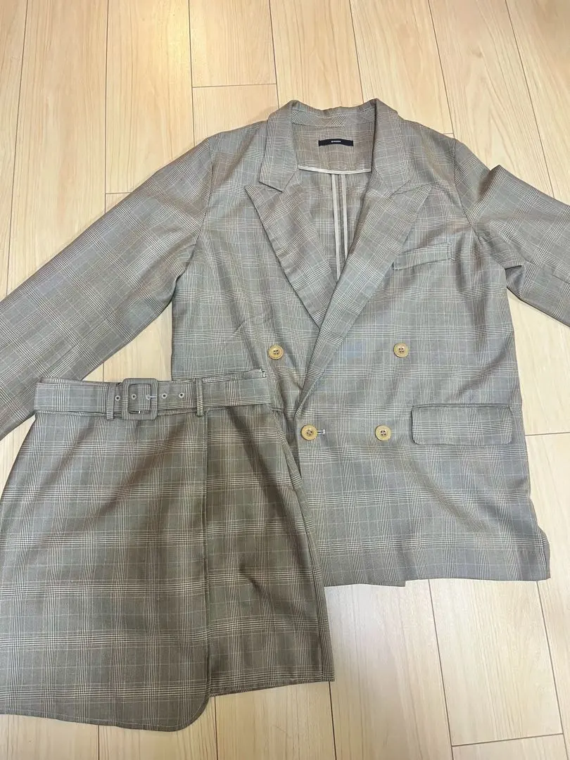 Thumbnail of EMODA Beige Check Skirt Set