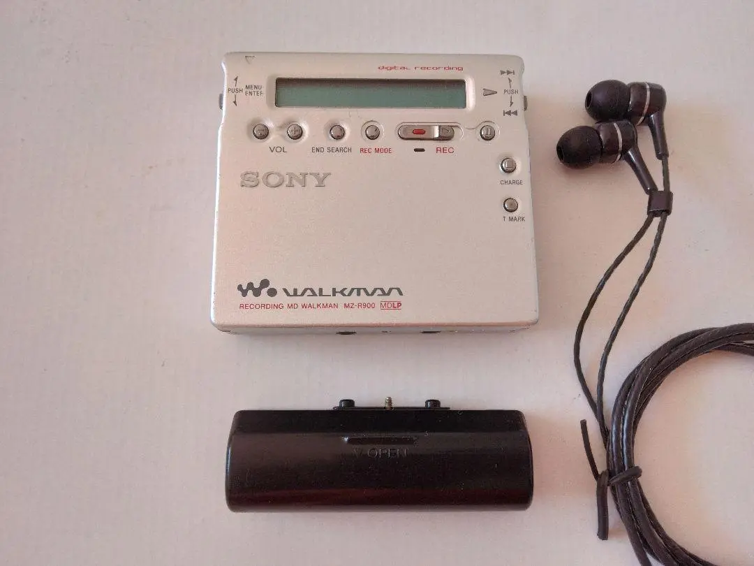 ソニー　MD ウォークマン　MZ−R900　管理ナンバー2049 Amazon.co.jp: SONY ソニー MZ-R900-R レッド ポータブルMD