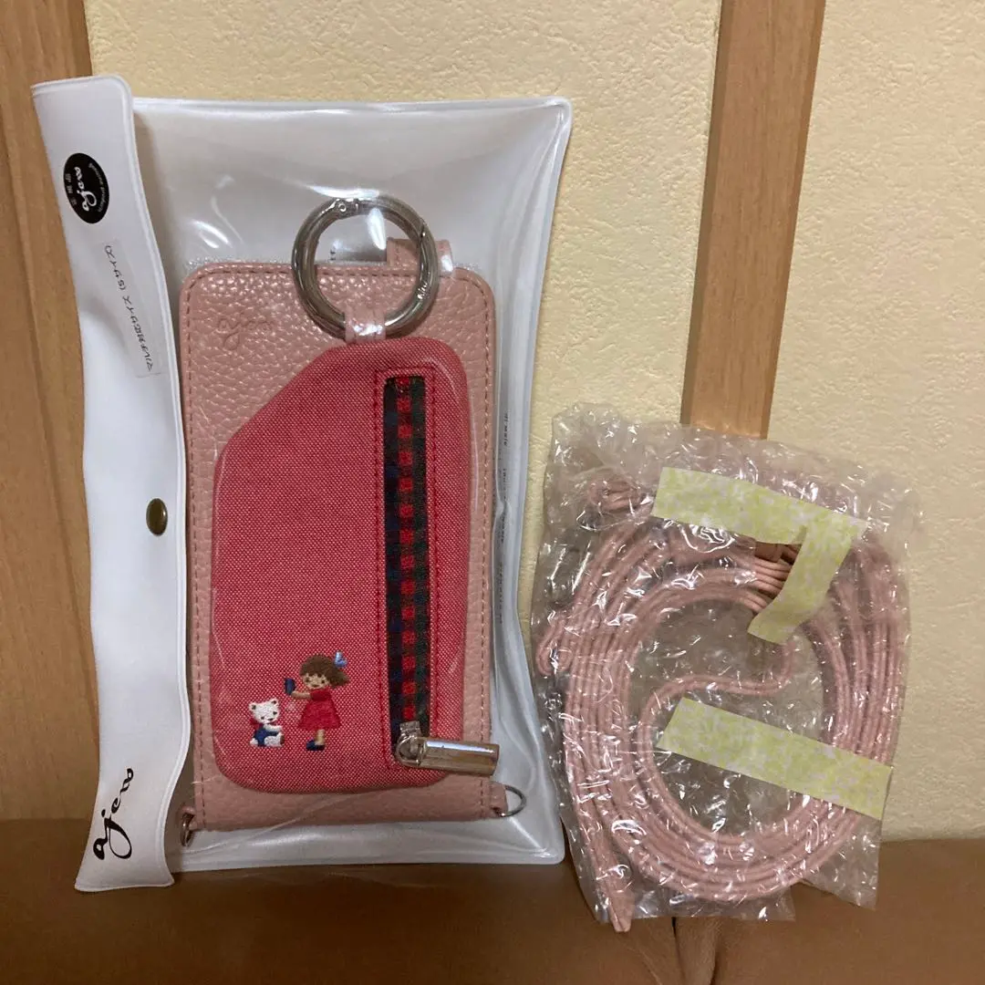familiar - 新品未使用！！familiar ajew コラボ　マルチケースS ピンク familiar × ajew COLLABORATION 2022 - ajew