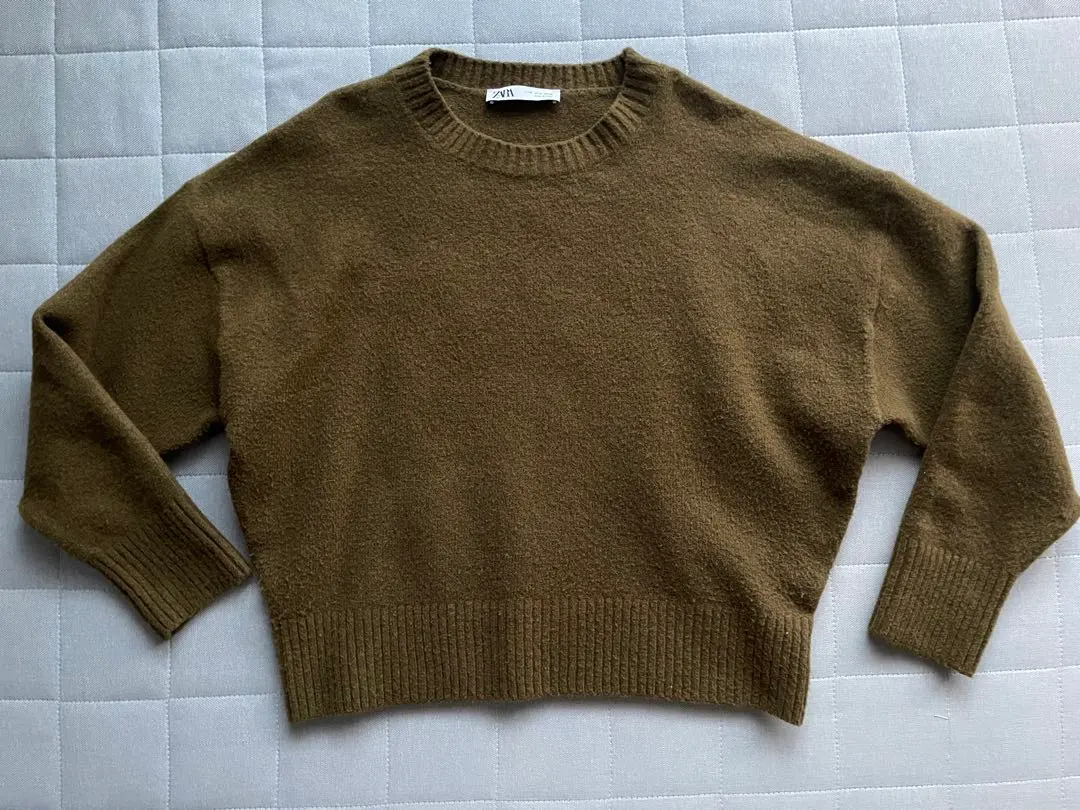 ZARA 卡其色針織上衣 的縮圖