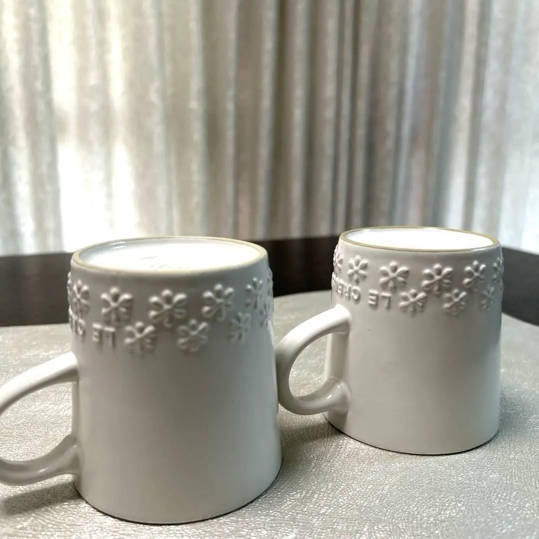 ルクルーゼ　シグニチャー　マルミット　フラワーレリーフ 22cm コットン　① Amazon.co.jp: ルクルーゼ シグニチャー マルミット フラワー