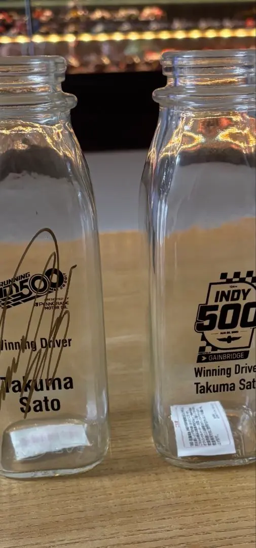 INDY 500 優勝記念ミルクボトル2本セット　　佐藤琢磨サイン入り 2025年最新】佐藤琢磨 ミルクの人気アイテム - メルカリ