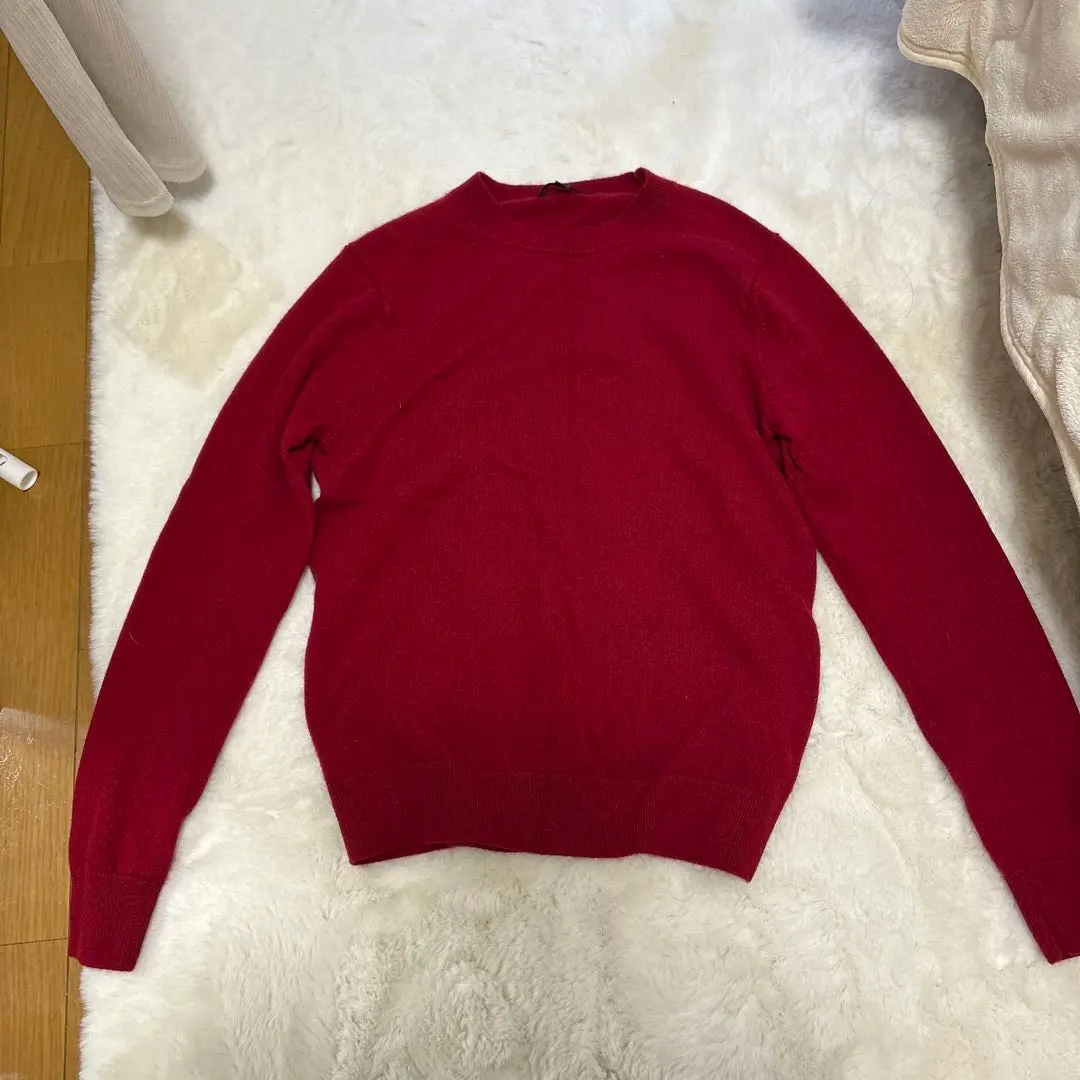 Thumbnail of Uniqlo cashmere red