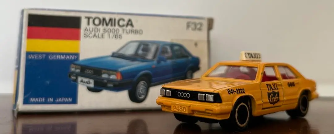 TOMICA　トミカ　アウディ　5000　タクシー　箱付き トミカ アウディ5000 ターボ TAXI 666 保安灯 一般輸出 - メルカリ