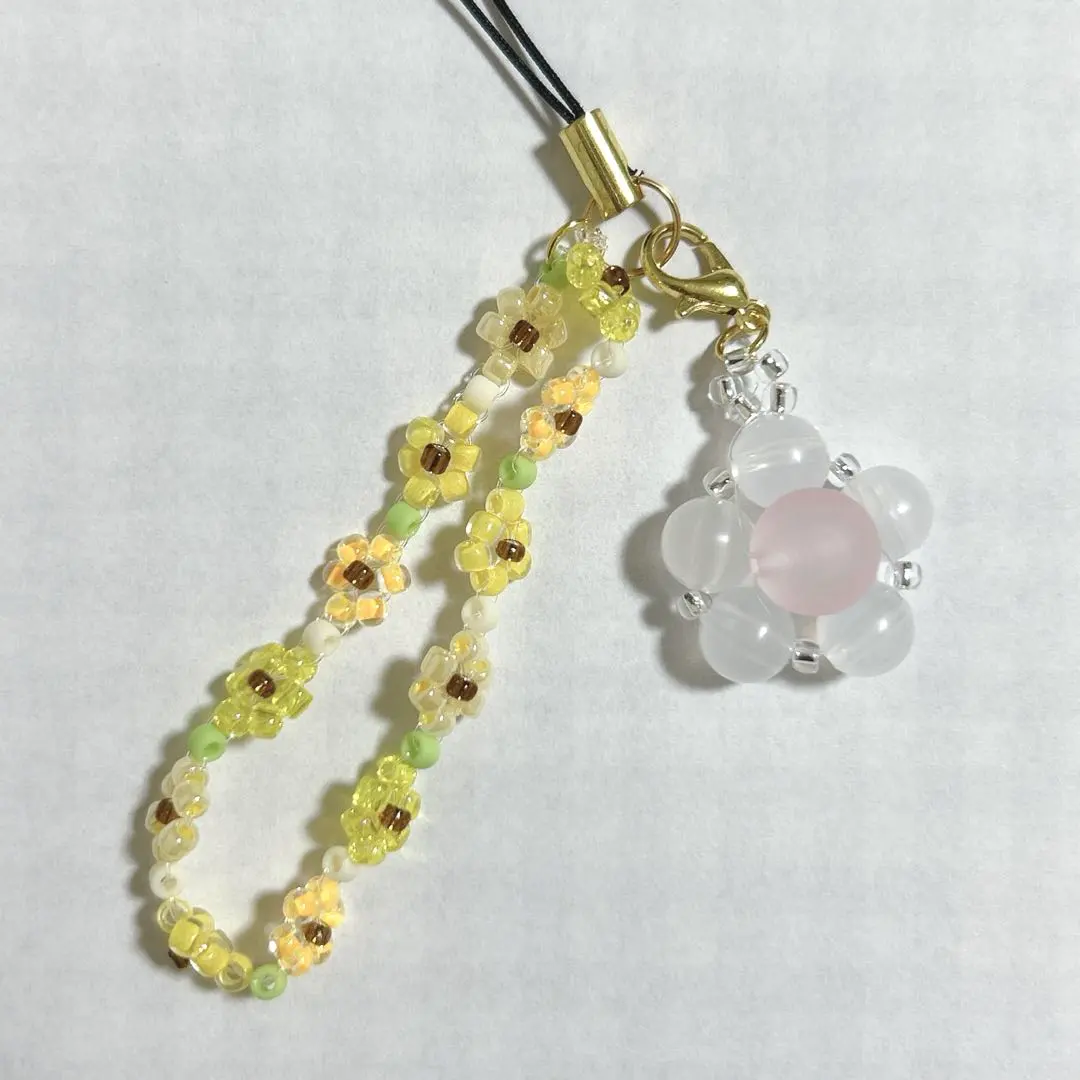 Thumbnail of UV checker flower bead strap charm