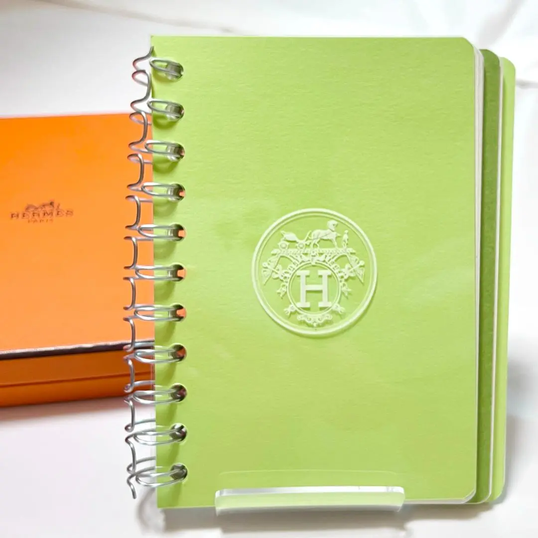 HERMES エルメス ユリスPM ノートカバー＋リフィル（おまけ）付き ノートカバー 《ユリス》 PM | Hermès - エルメス-公式サイト