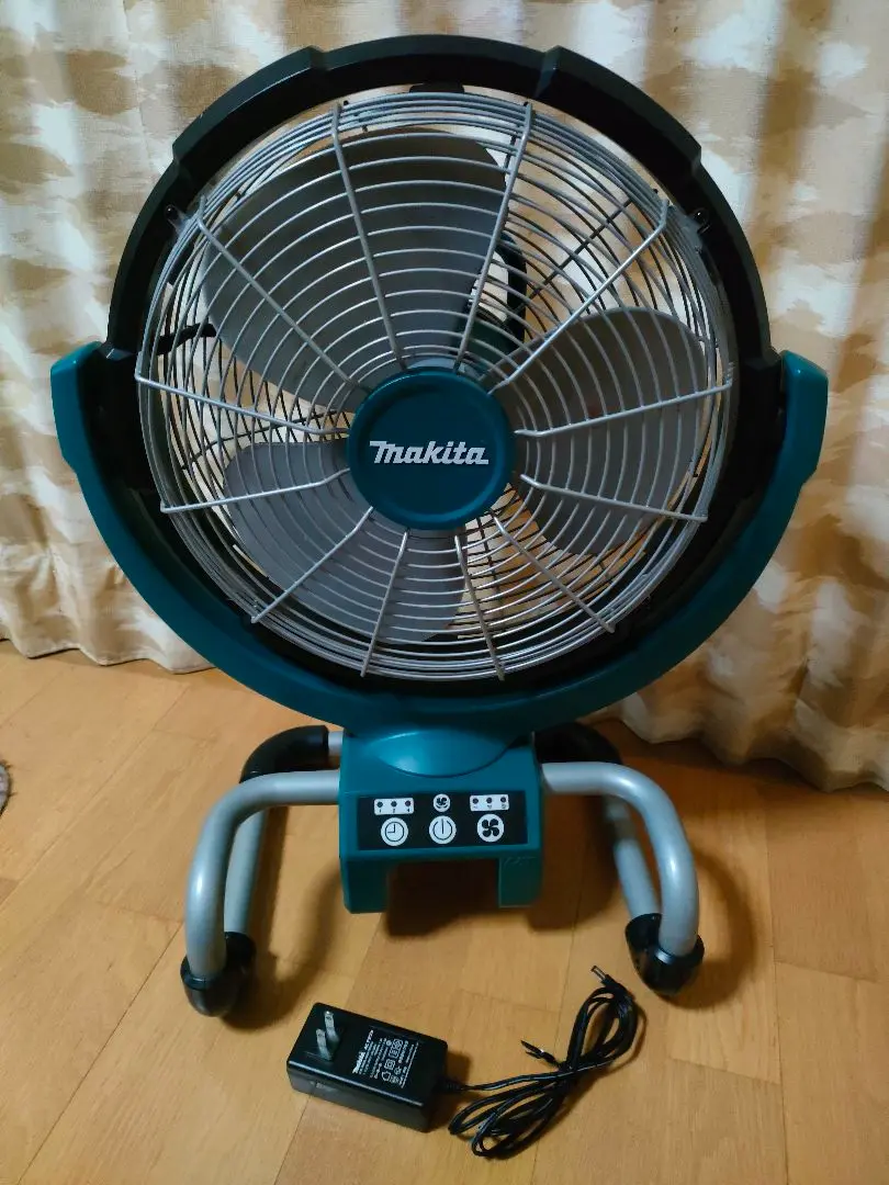 D*P様 Makita CF300D 扇風機本体 makita 業務用扇風機 CF300D - メルカリ