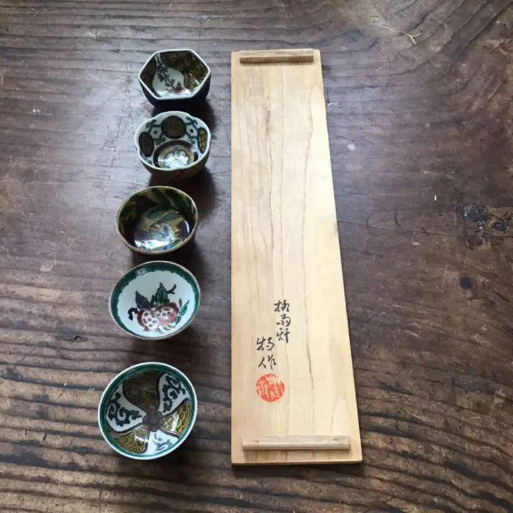 ぐい吞み（酒杯・お猪口）九谷焼　（徳田八十吉の弟子）　河島洋　陶房紫々唐　桐箱付 想像を超えての ぐい吞み（酒杯・お猪口）河島洋作 （Yahoo 陶房