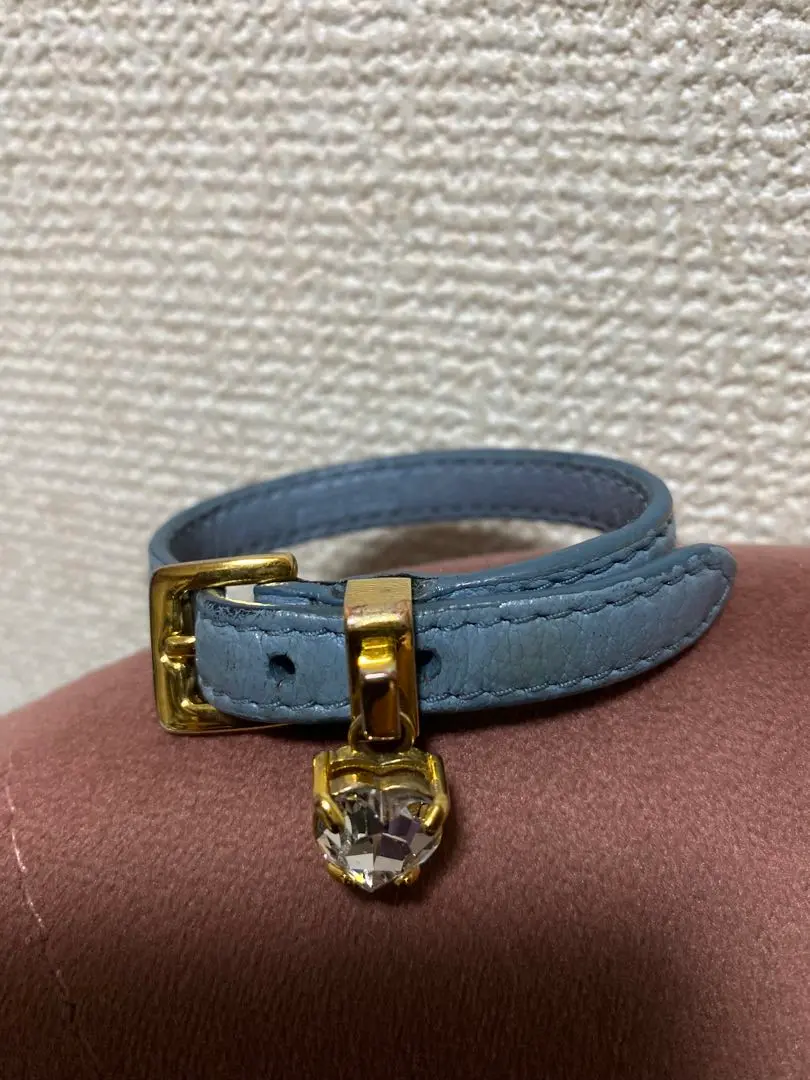 MIUMIU ミュウミュウ　ハートモチーフ　バングル　ブルー　ホワイト MIUMIU ミュウミュウ ハートモチーフ バングル ブルー ホワイト