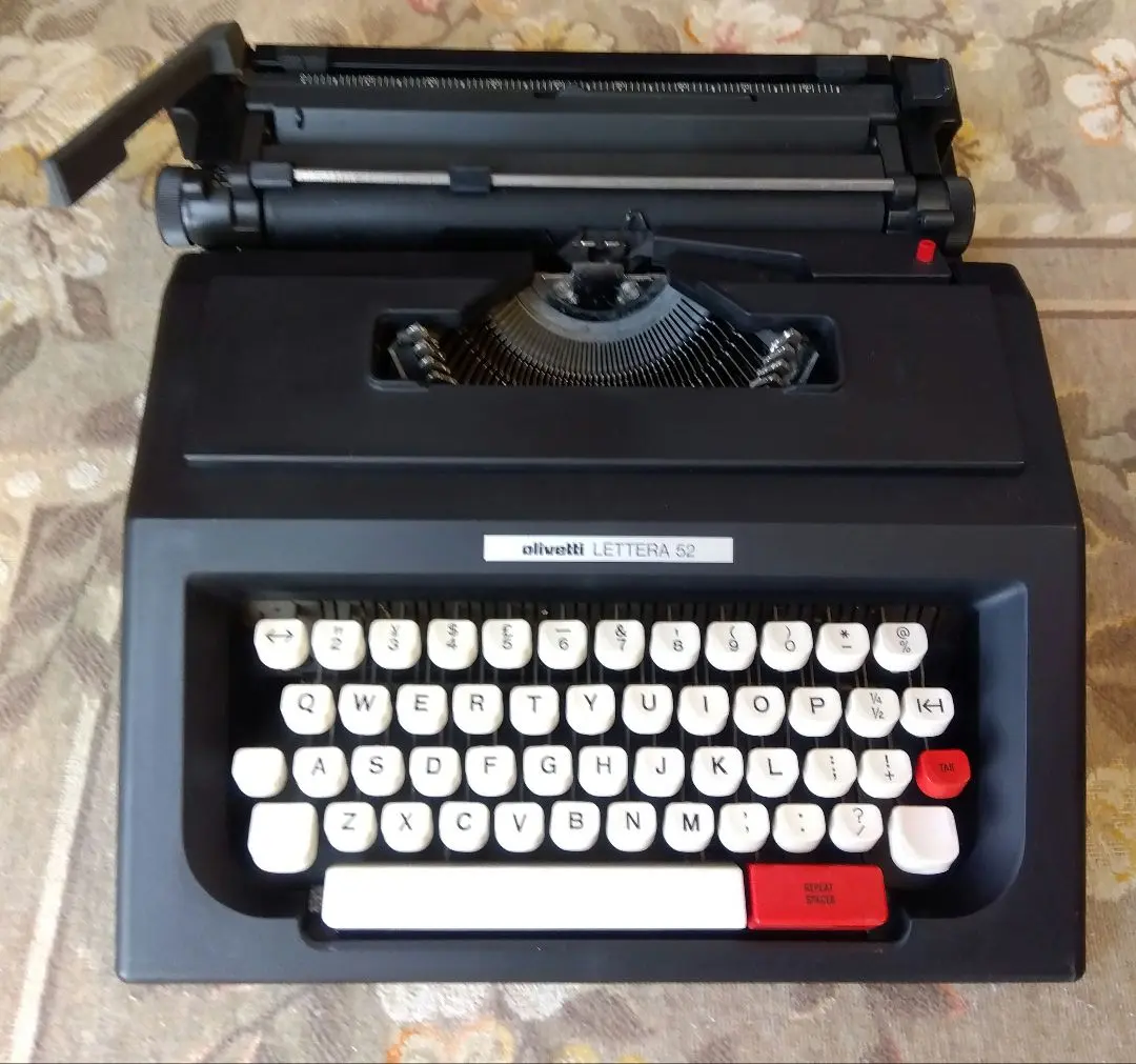 olivetti LETTERA 52 オリベッティ タイプライター[ジャンク] olivetti LETTERA 52 オリベッティ タイプライター[ジャンク