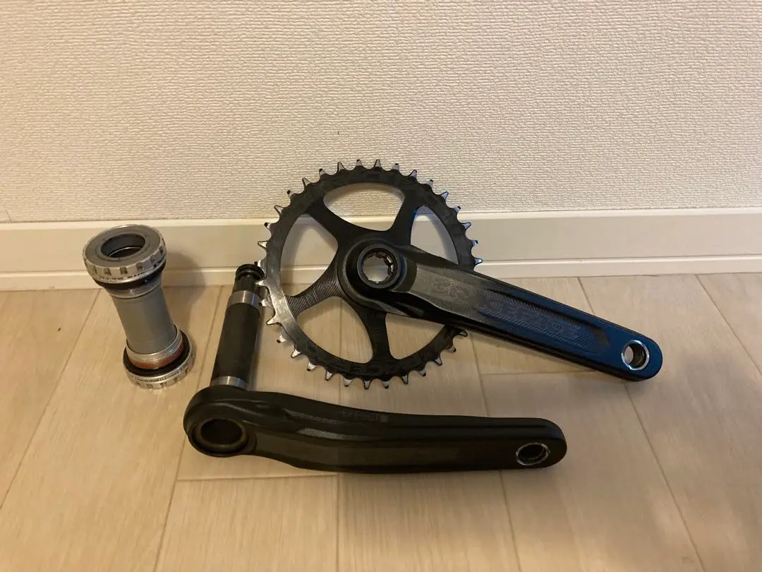 RACEFACE AFFECT R クランク　AbsoluteBlack 28T RACEFACE AFFECT R クランクAbsoluteBlack 28T