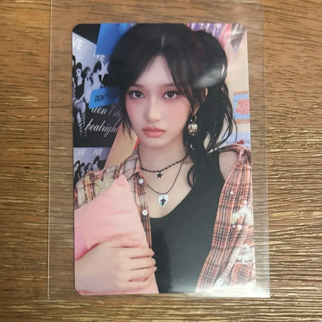 IVE 李瑞 護身符小卡 收藏卡 10/12 的縮圖