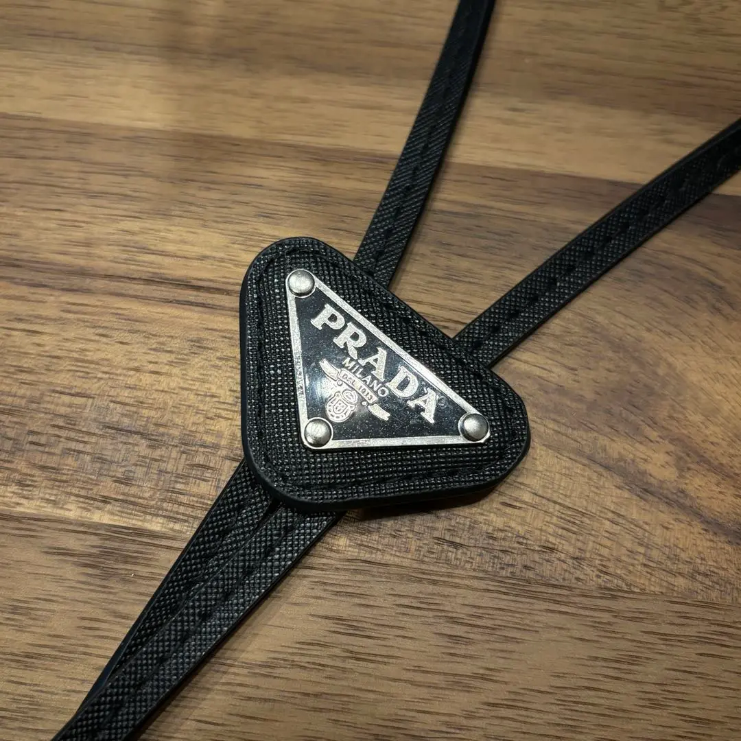 Prada ネクタイ 三角プレート 新品未使用 PRADA - PRADA プラダ ネクタイ 三角プレート ブラック 現行品
