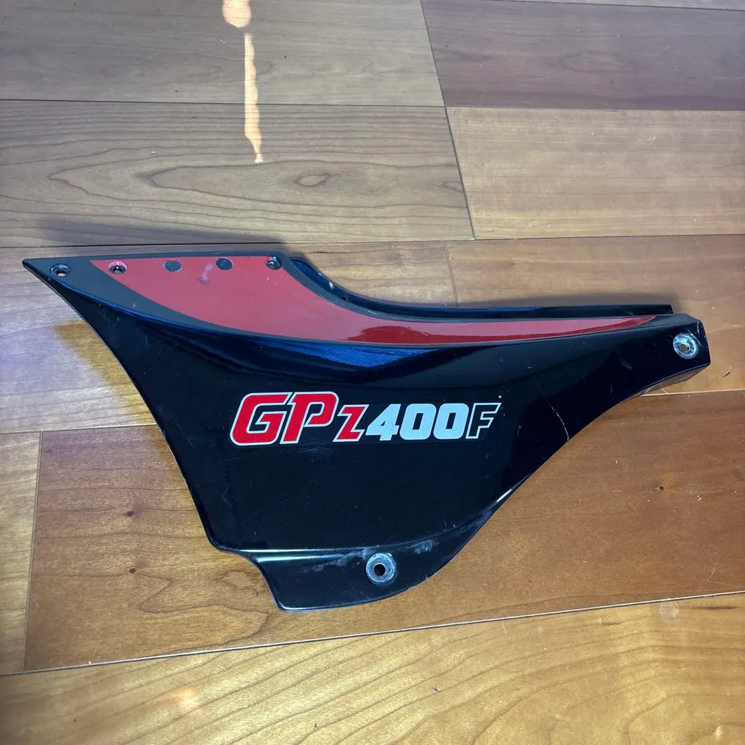 GPZ400F　左側サイドカバー【希少色】kawasakiカワサキ GPZ400F左側サイドカバー【希少色】kawasakiカワサキ