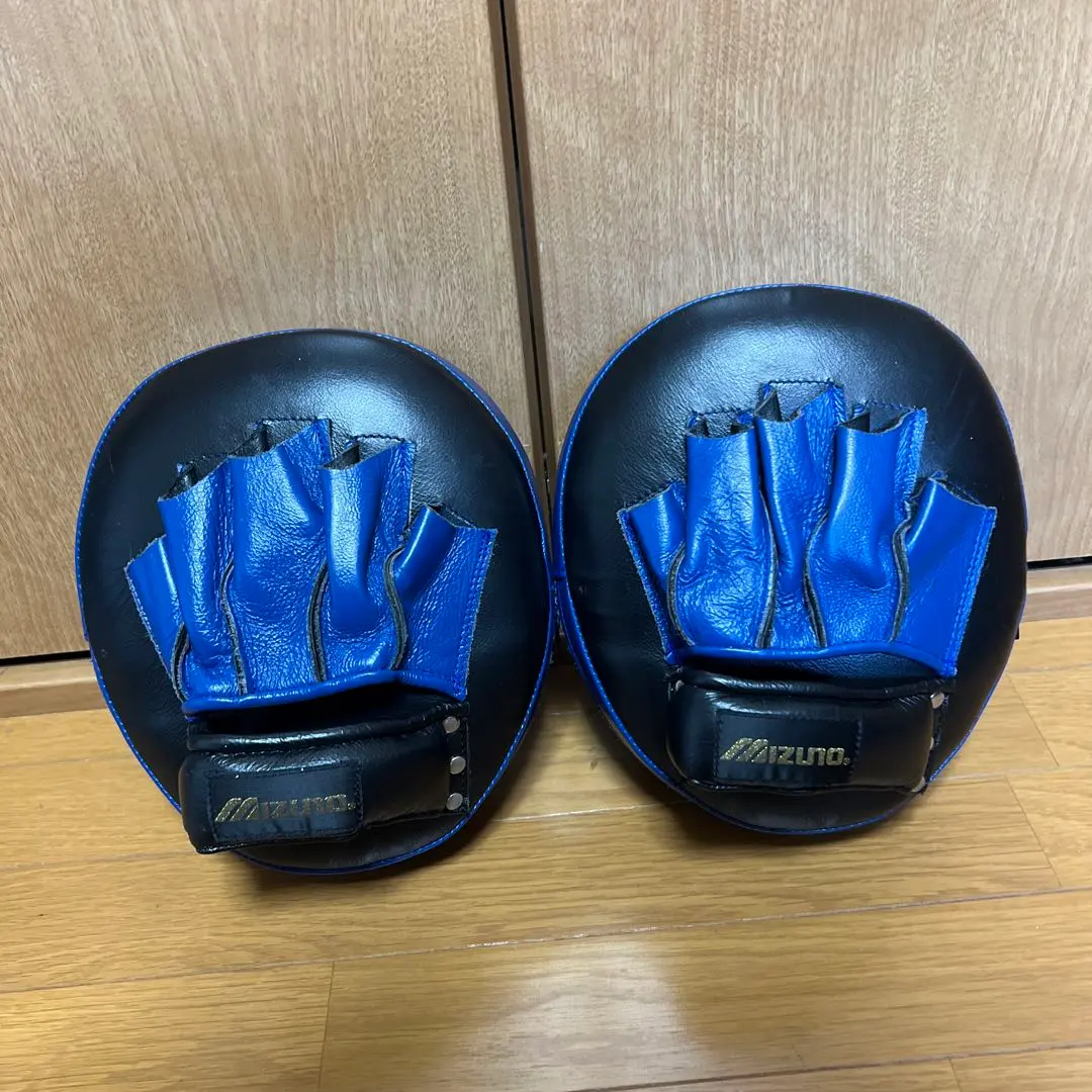 超美品、一流メーカー製造ミズノ パンチングミット 左右 1セット 超美品、一流メーカー製造ミズノ パンチングミット 左右 1セット