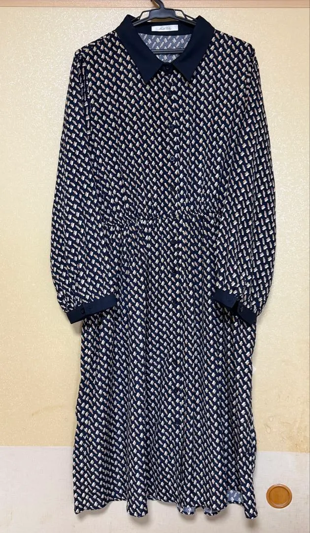 Thumbnail of Navy patterned long-sleeved dress, 3L size