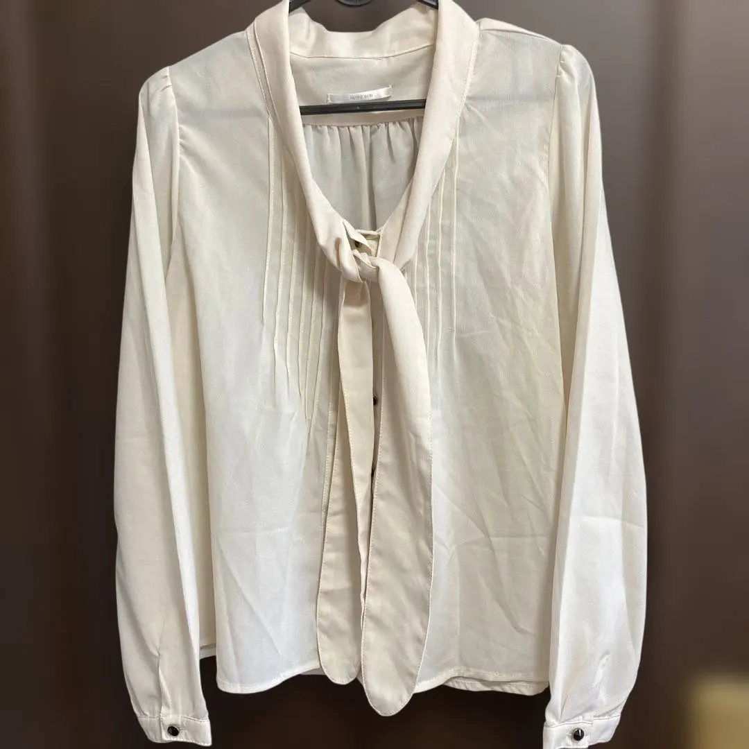 RETRO GIRL 象牙色 附蝴蝶結襯衫 M 的縮圖