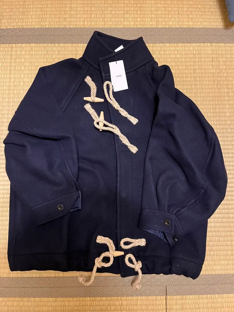HYKE DUFFLE JACKET ダッフルジャケット　(メンズサイズ) 大流行中！ HYKE DUFFLE JACKET ダッフルジャケット (メンズ