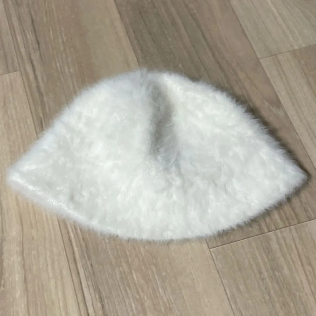Thumbnail of tarosu Taros Bucket Hat Fur White