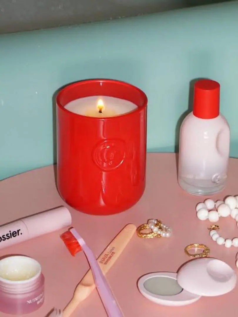 海外限定！】Glossier キャンドル 赤 グロッシアー ながく - キャンドル
