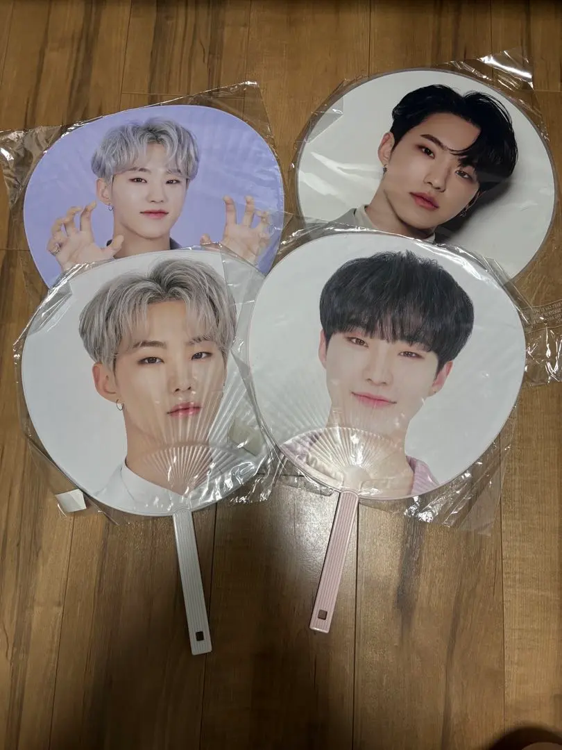 SEVENTEEN 扇子 8個一套 Hoshi Wonwoo Woozi 的縮圖