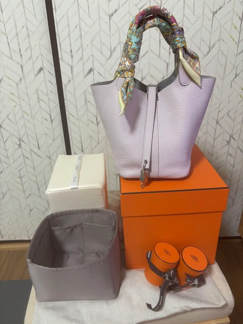 エルメス/HERMES/花咲く鳥たちの国で/ツイリー/新品未使用 2025年最新】花咲く鳥たちの国で ツイリーの人気アイテム - メルカリ