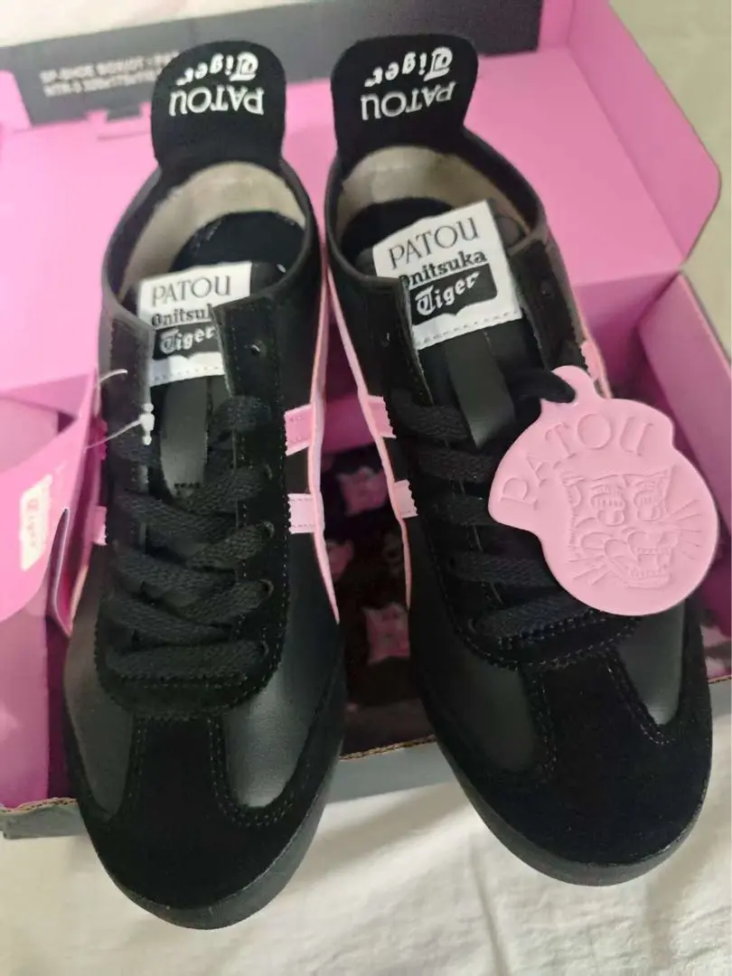 【匿名】patou onitsukatiger　靴下　ソックス　フリル　黒　S オニツカタイガー〉と〈パトゥ〉のエッセンスが融合 | 【GINZA