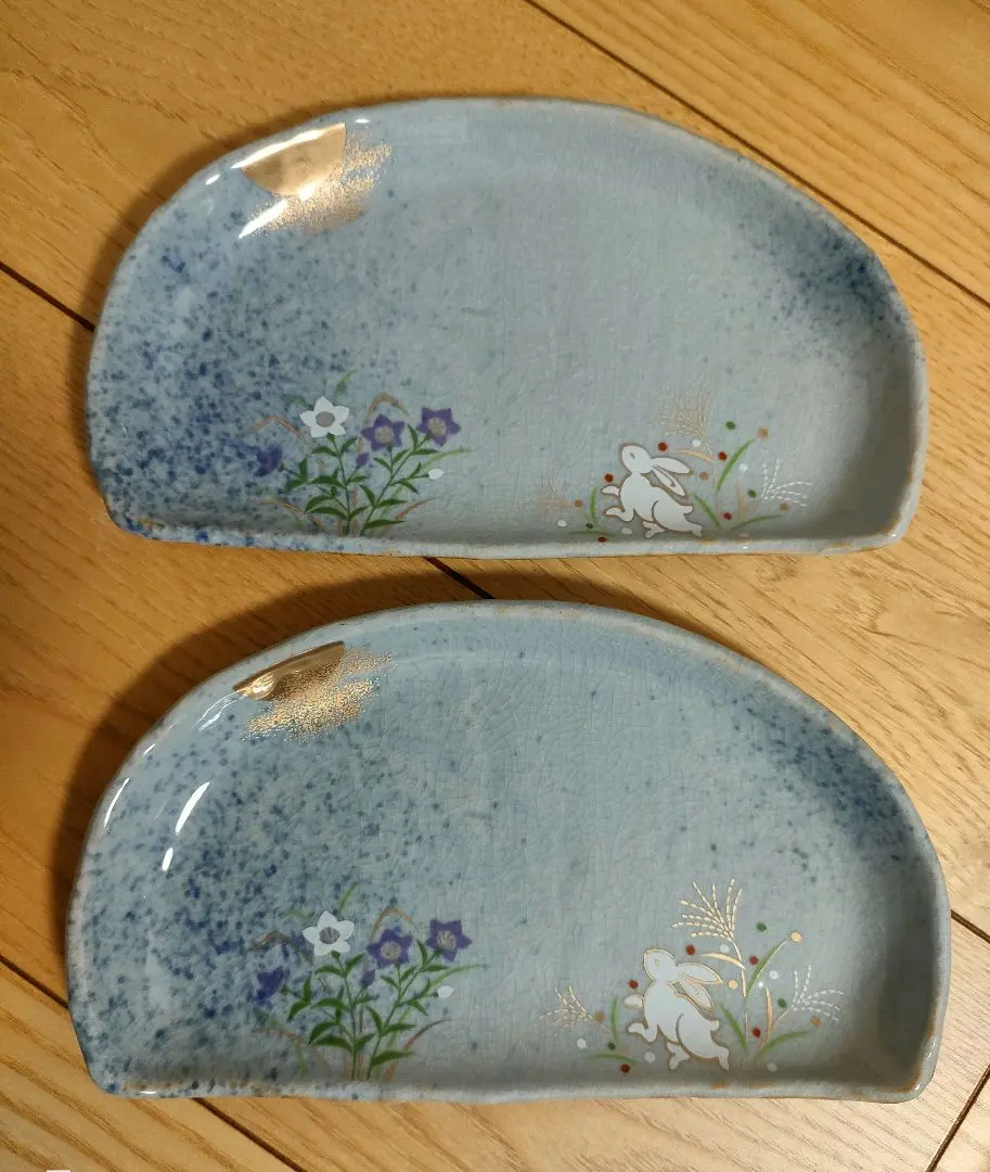 Thumbnail of Arita-yaki (Arita ware) Seishu, Kin-sai (gold-colored) Sometsuke Nishiki (dyed brocade) Tsukimi Usagi (moon-viewing rabbit) Half-moon dishes, 2 pieces