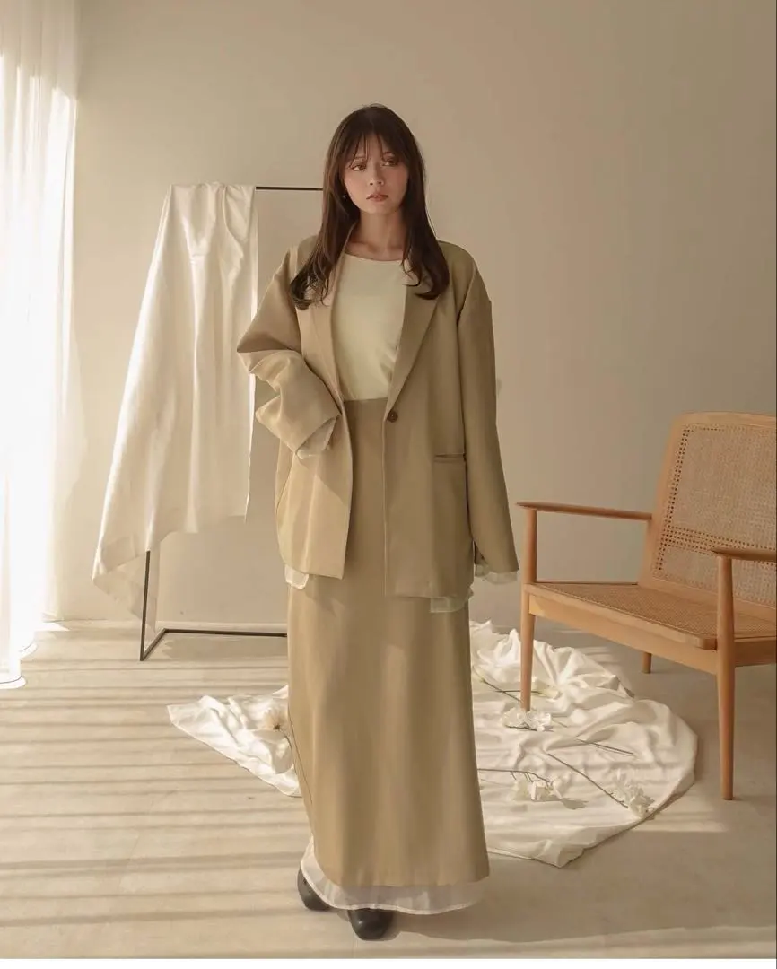 alumu. 外套裙子 套裝 的縮圖