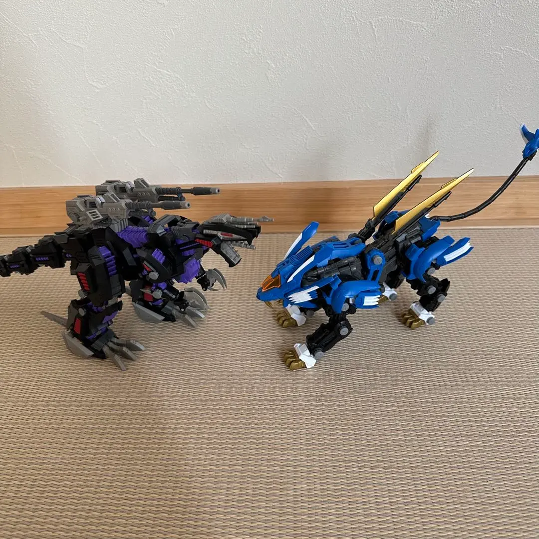 リコリス【完成品】　hmmジェノザウラー　シャドー、レイヴンフィギュア付 Amazon | コトブキヤ ZOIDS EZ-026 ジェノザウラー レイヴン仕様