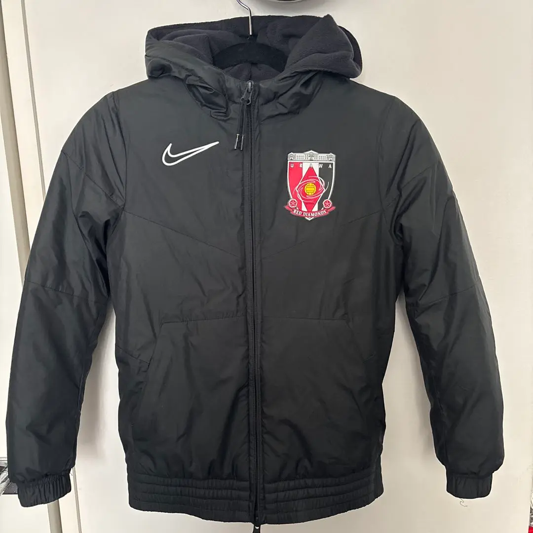 NIKE - 【NIKE】ナイキ XS 浦和レッズ ベンチコート ブラック NIKE】ナイキ 添える XS 浦和レッズ ベンチコート ブラック