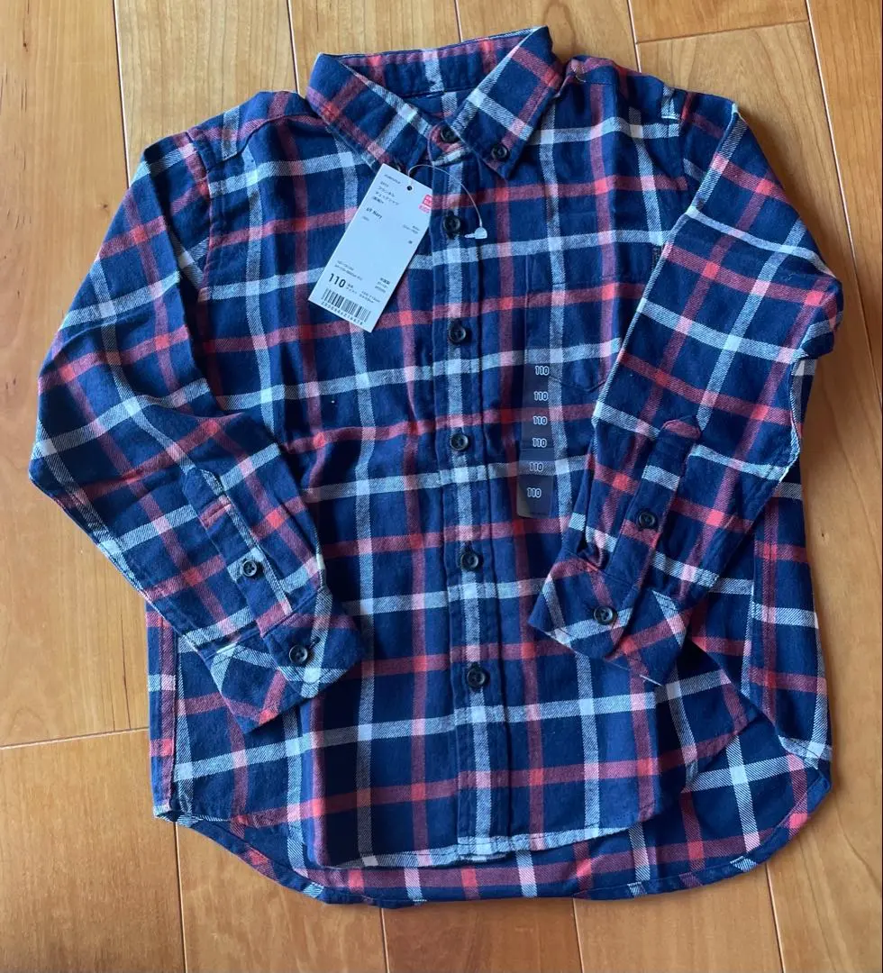 Thumbnail of Long-sleeved check shirt, 110cm. Fabric is flannel. Unused, from Uniqlo.