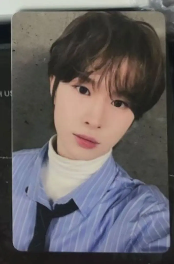 Thumbnail of TWS Kyungmin Always Fun yizhiyu yzy 4.0 Benefit Trading Card