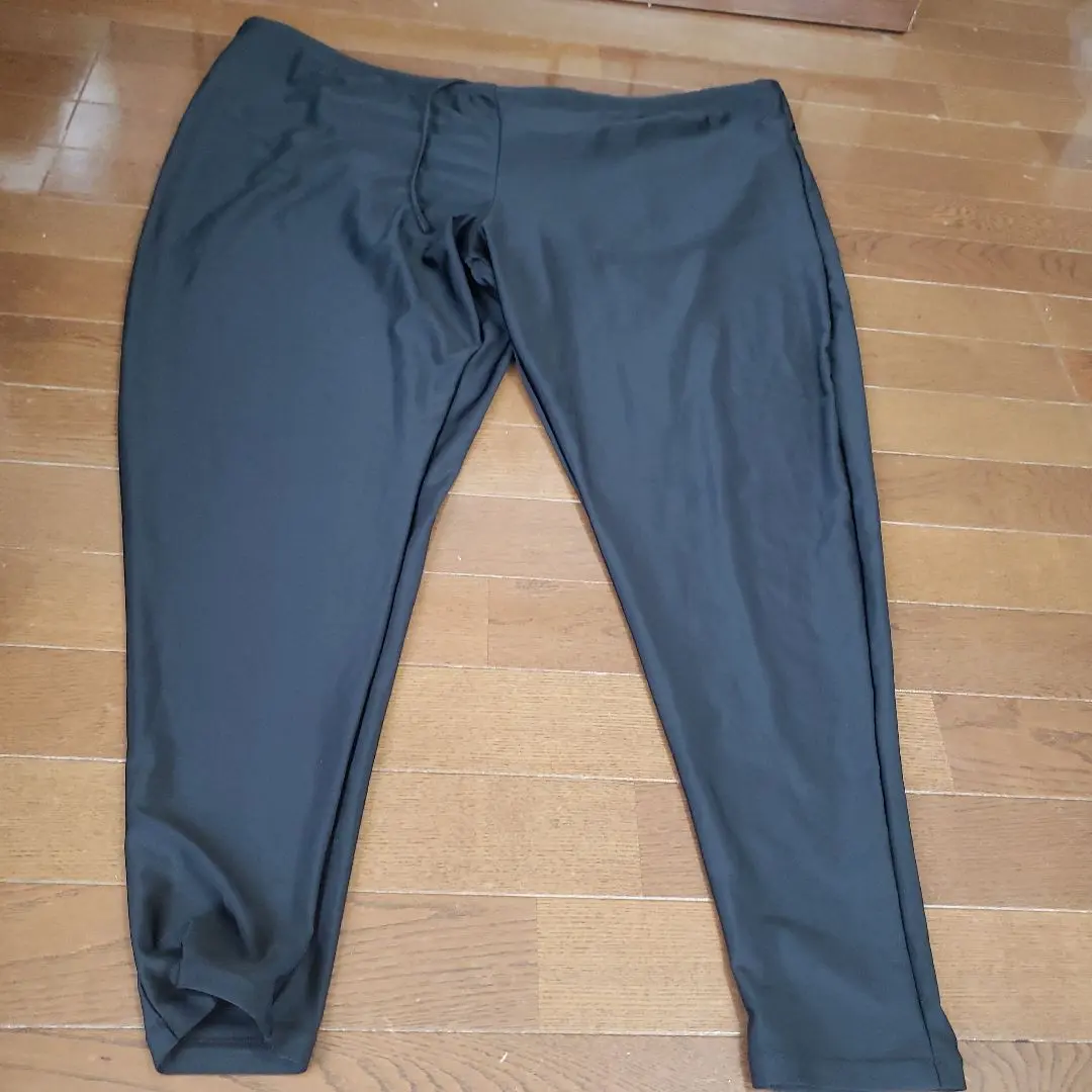 Thumbnail of Rash guard and pants set, size 10L, final price reduction