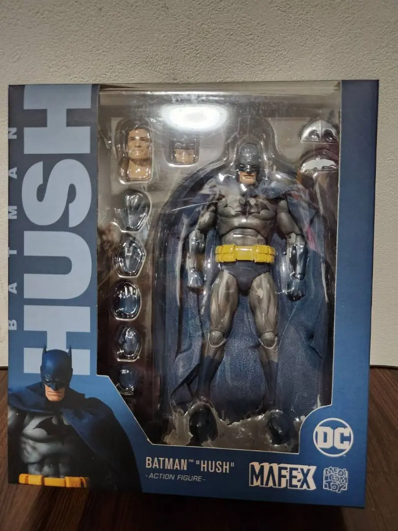 【未開封】mafex バットマン　hush マフェックス　batman ハッシュ MAFEX Stealth Jumper Batman (Batman: Hush Ver.) Figure