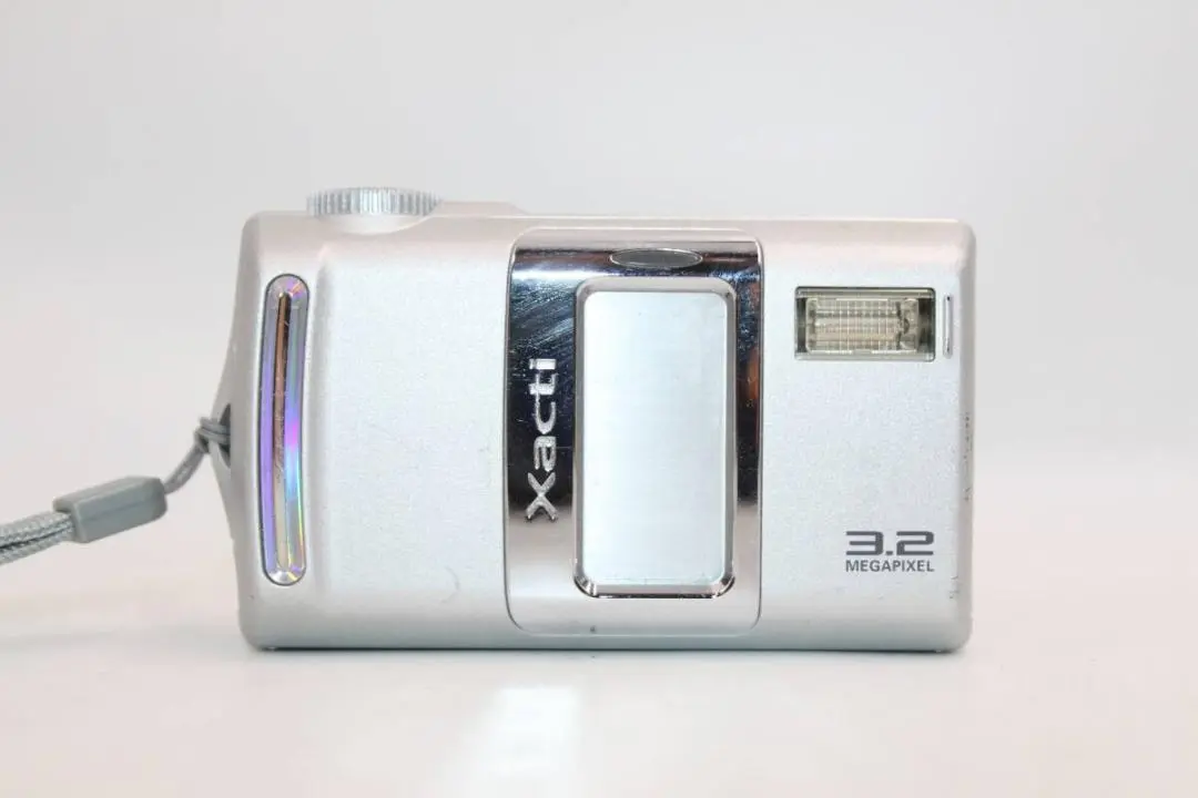 新品未使用　SANYO　デジタルカメラ　dsc-j4 Xacti 希少　レア 静止画も動画も美しく撮れる400万画素コンパクトデジカメ――三洋