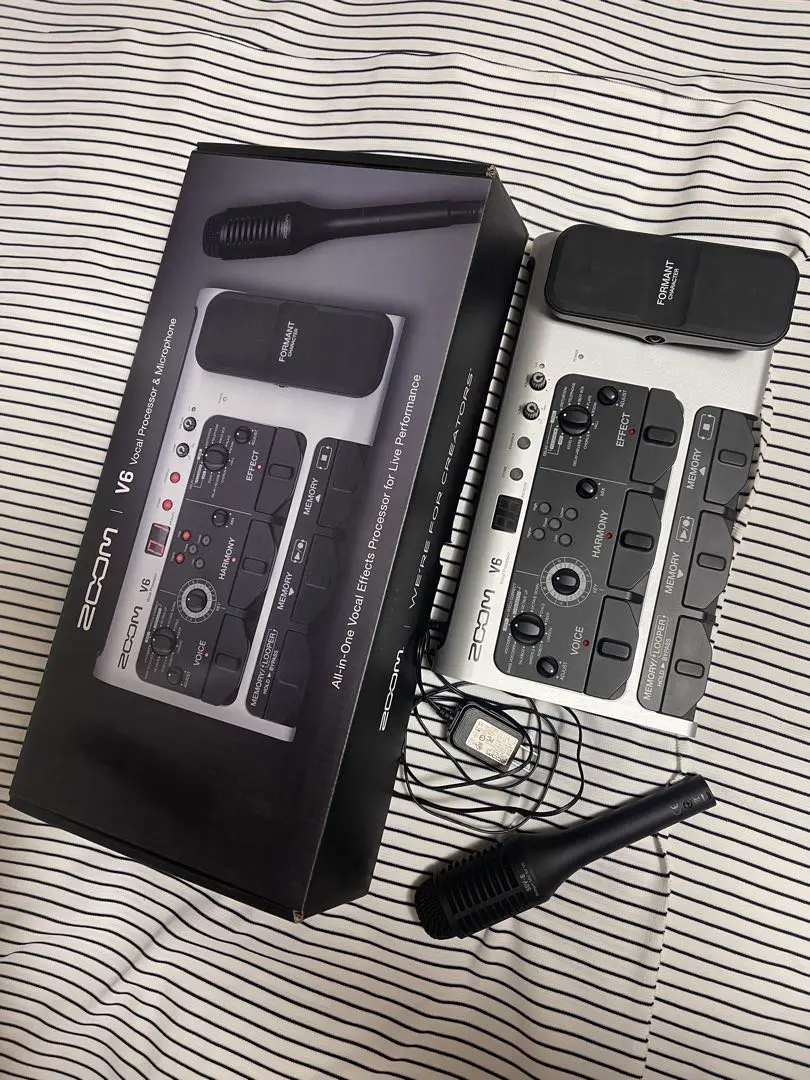 ボーカル用エフェクター ZOOM V6 美品 ZOOMV6 新品 ボーカル用エフェクター[ボーカル用マイク付き