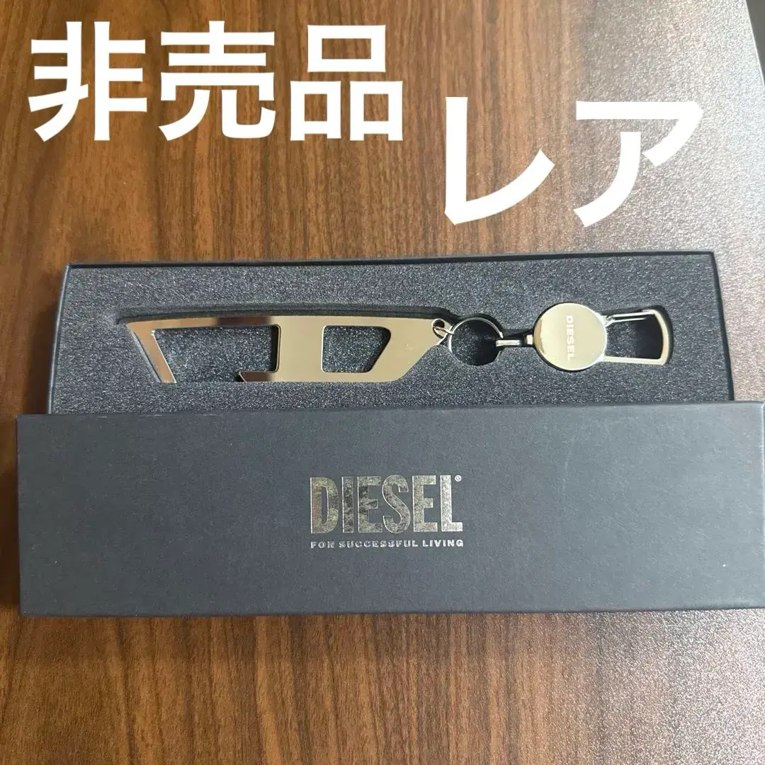 DIESEL メタルキーホルダー タグ付き 2025年最新】DIESEL カラー：シルバー系 キーホルダー