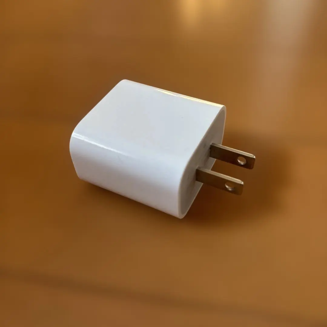 【中古】iPhone 原廠 20W USB-C 電源轉接器 快速充電器 的縮圖