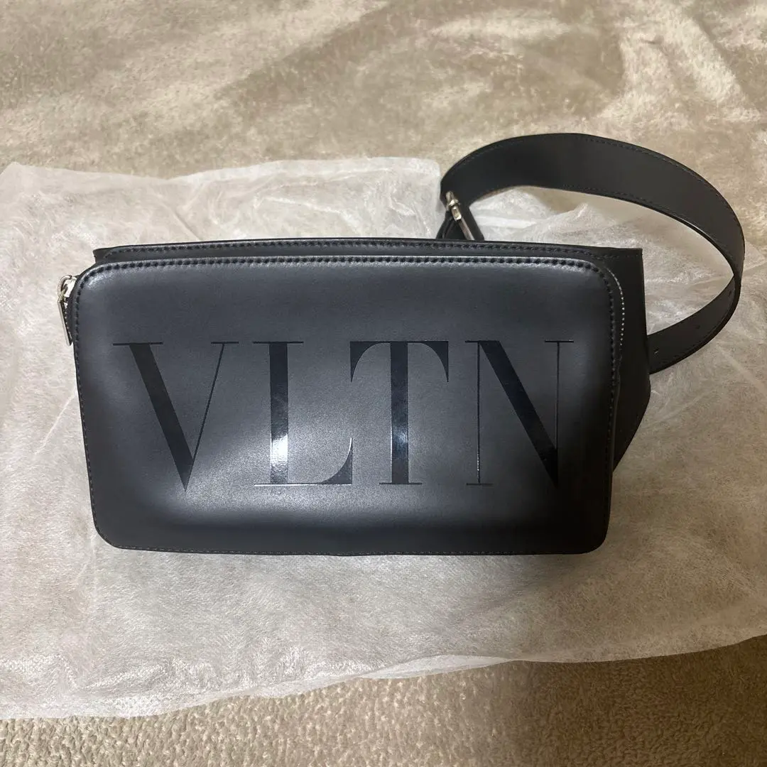 VALENTINO ボディバッグ・ウエストポーチ 黒 楽天市場】VALENTINO ヴァレンティノ（ボディバッグ・ウエスト