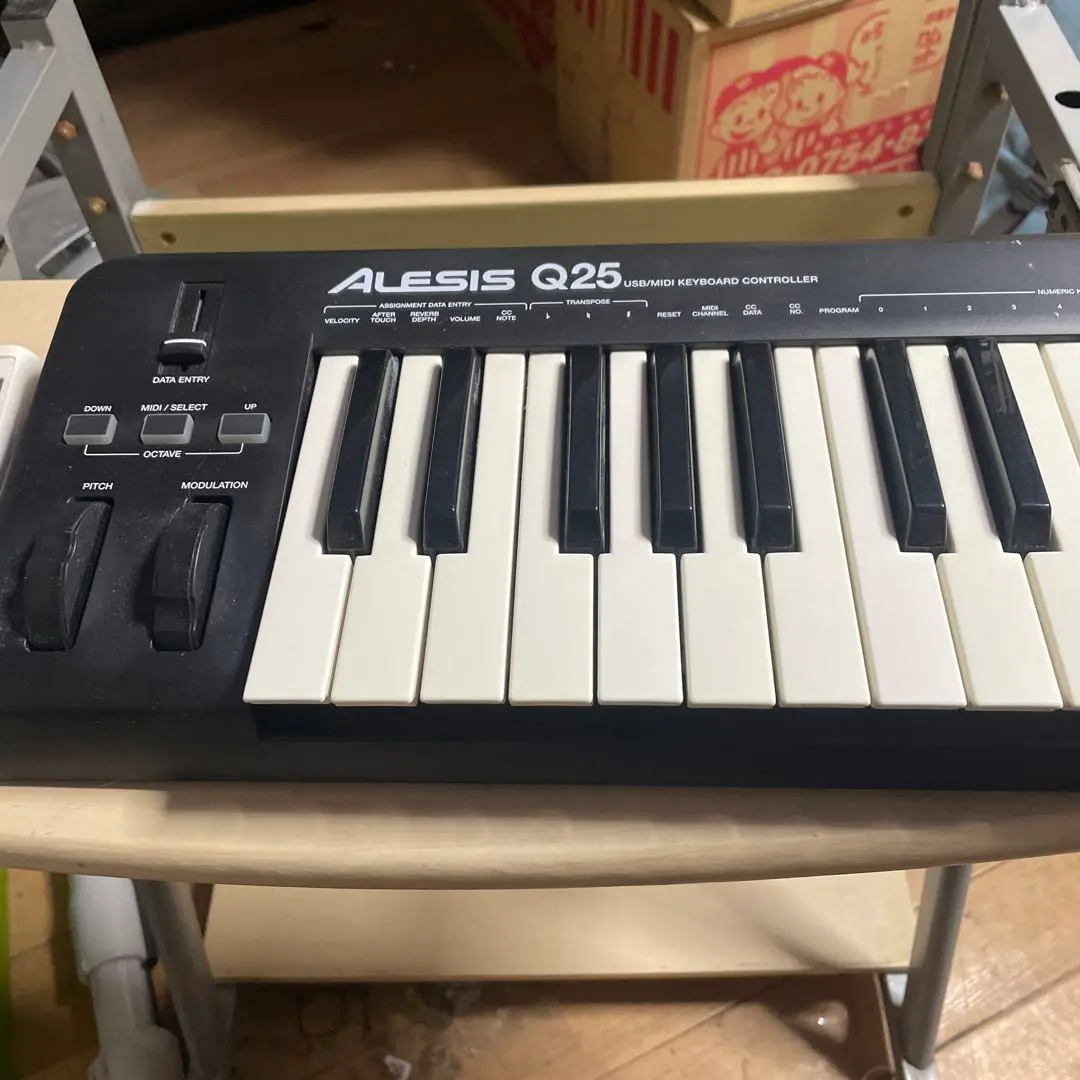 Alesis Q25 USB/MIDIキーボードコントローラー Amazon.com: Alesis Q25 25-Key USB MIDI Keyboard Controller