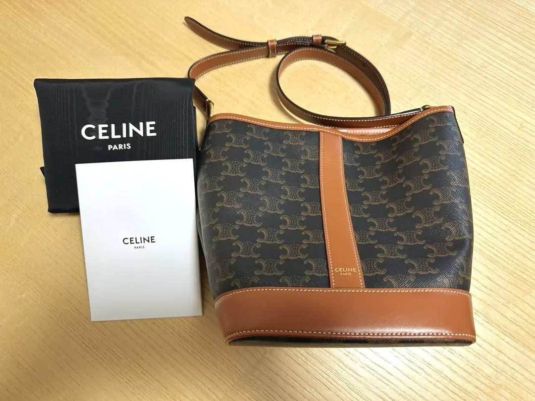 週末限定　極美品　セリーヌ　トリオンフキャンバス　スモールバケット　タン ◇すぐ届く◇【CELINE】スモールバケット トリオンフキャンバス
